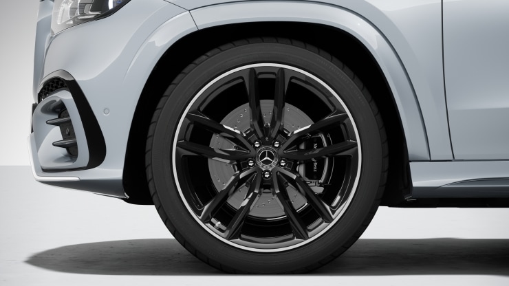 58,4 cm (23") AMG Leichtmetallräder im 5-Doppelspeichen-Design 1