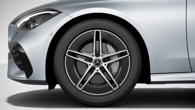 45,7 cm (18") AMG Leichtmetallräder im 5-Doppelspeichen-Design Bild 1