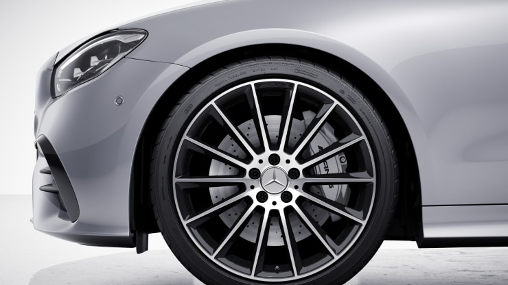 50,8 cm (20") AMG Leichtmetallräder im Vielspeichen-Design Bild 1