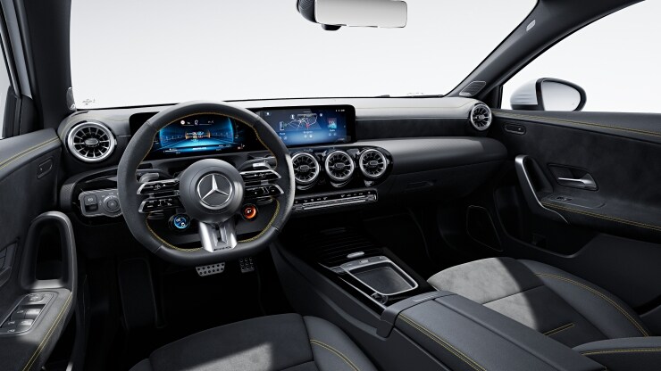 Serienausstattung Mercedes-AMG f&uuml;r Mercedes-AMG A 45 S 4MATIC&plus; 4