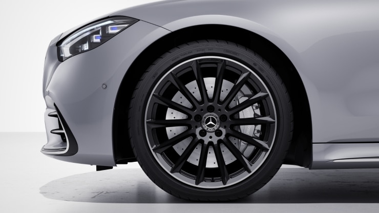 50,8 cm (20") AMG Leichtmetallräder im Vielspeichen-Design Bild 1