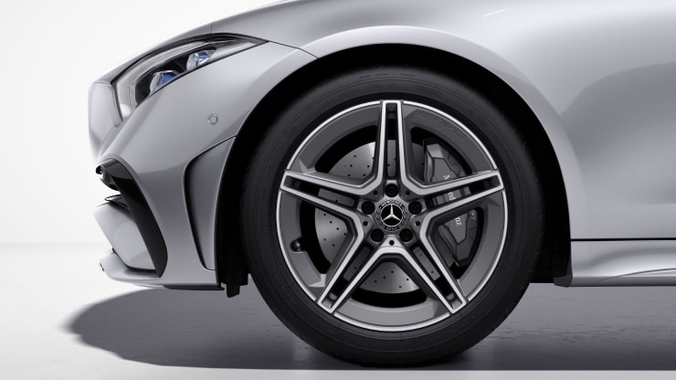 Llantas de aleación AMG de 48,3 cm (19") y diseño de 5 radios dobles color gris tremolita y pulidas Imagen 1