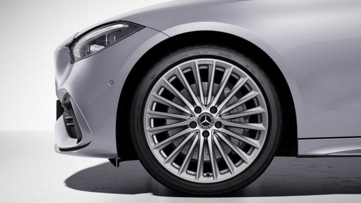 48,3 cm (19") AMG Leichtmetallräder im Vielspeichen-Design Bild 1