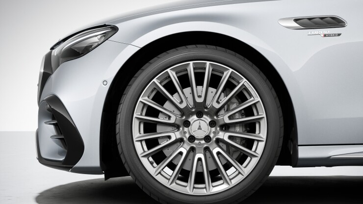 Llantas de aleaci&oacute;n ligera AMG de 20" en dise&ntilde;o de 10 radios dobles Imagen 1