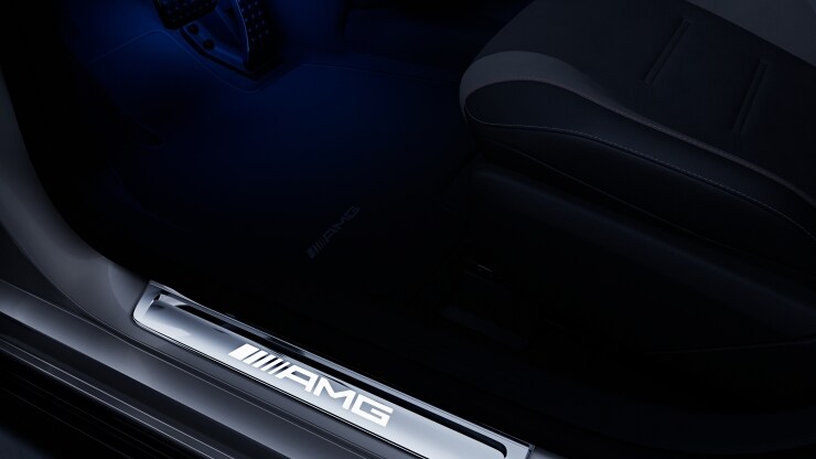 AMG Einstiegsleisten mit "AMG" Schriftzug, beleuchtet und mit Wechselcover 1