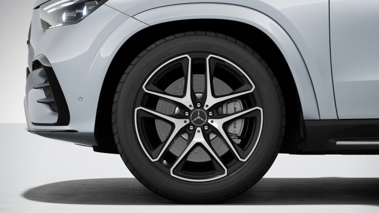Jantes forg&eacute;es AMG de 53&comma;3 cm &lpar;21"&rpar; &agrave; rayons crois&eacute;s en finition noir mat Image 1