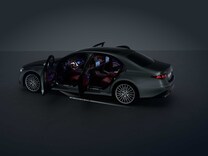 S-Klass Lång Markbelysning med projicering av Mercedes-Benz skrift