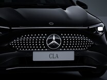 CLA Shooting Brake Mercedes-stjärna i fronten, delvis belyst