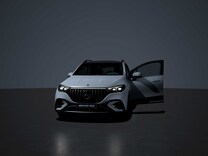Mercedes-AMG EQE SUV Osvetlenie okolia s animovaným premietaním vzoru AMG, 2-krát