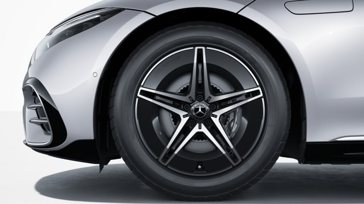 19" AMG Leichtmetallräder im 5-Doppelspeichen-Design Bild 1