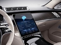 Mercedes-Maybach S-Class 14.4吋高解析度螢幕