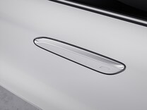 Mercedes-Maybach S-Class KEYLESS-GO with flush-fitting door handles and Digital Extra