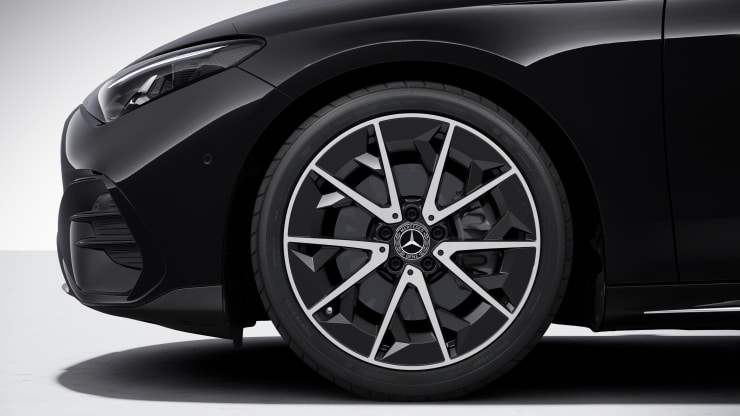 19" AMG Leichtmetallräder im 5-Doppelspeichen-Design Bild 1