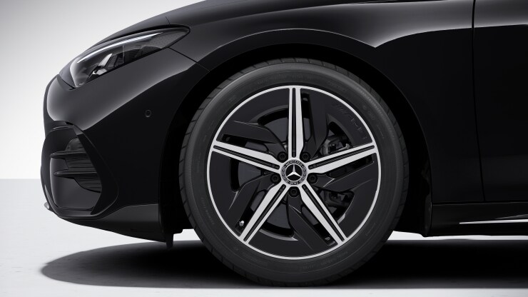 45&comma;7 cm &lpar;18"&rpar; AMG Leichtmetallr&auml;der im 5-Speichen-Design Bild 1