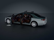 Mercedes-Maybach Třída S Osvětlení nástupního prostoru s projekcí loga