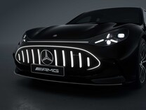 Mercedes-AMG GT 4-Doors Coupé Steaua Mercedes-Benz partial iluminata