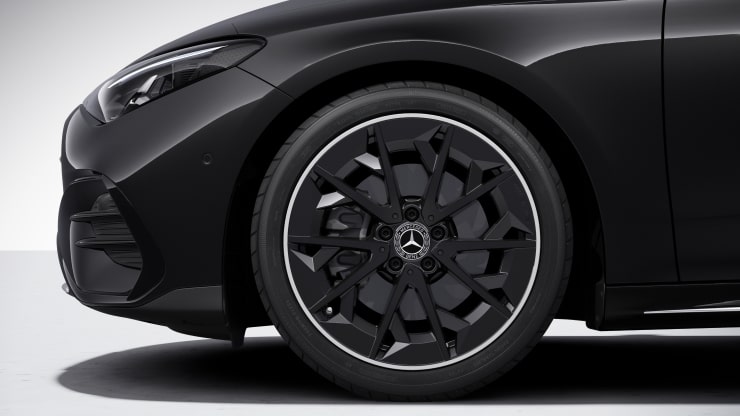 Llantas de aleación AMG de 19" en diseño de 5 radios Imagen 1