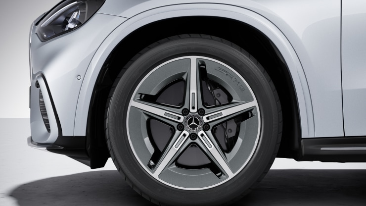 50,8 cm (20") AMG Leichtmetallräder im 5-Speichen-Design 1