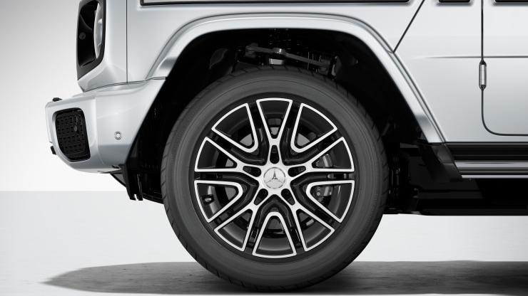 50,8 cm (20") AMG Leichtmetallräder im 10-Speichen-Design 1
