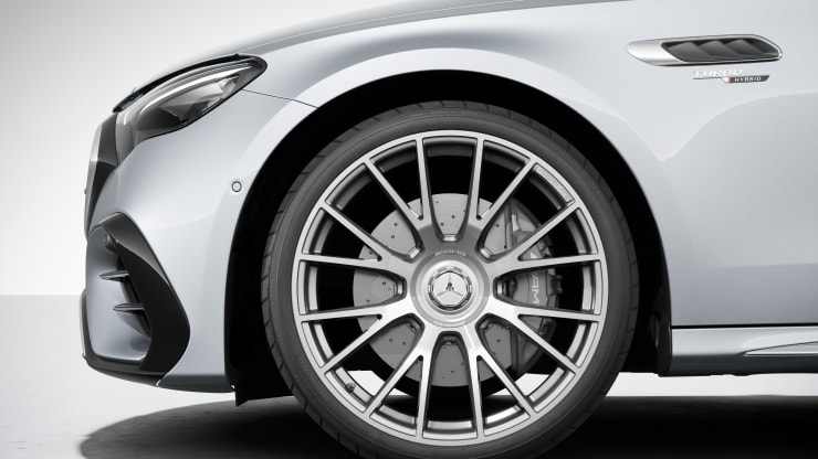 53,3 cm (21") AMG Schmiederäder im Kreuzspeichen-Design Bild 1