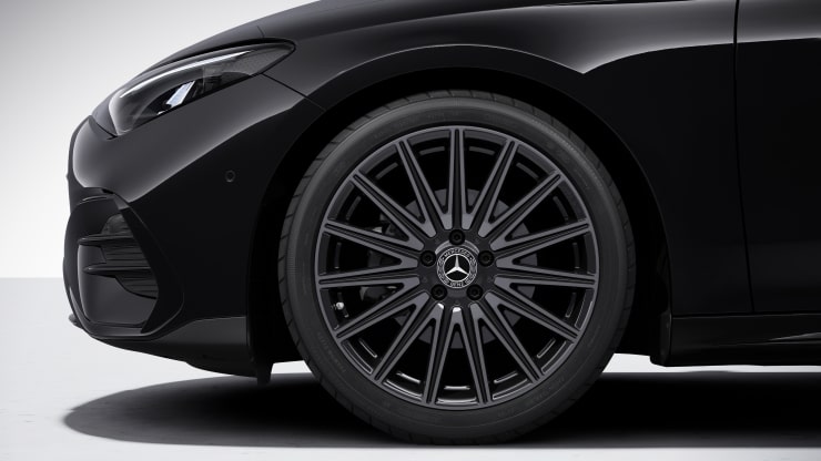 19" AMG Leichtmetallräder im Vielspeichen-Design 1