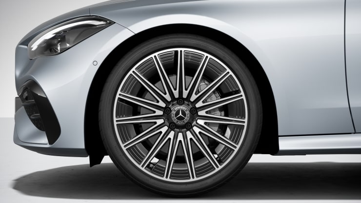 50,8 cm (20") AMG Leichtmetallräder im Vielspeichen-Design Bild 1
