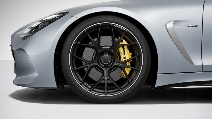 53,3 cm (21") AMG Schmiederäder im Kreuzspeichen-Design Bild 1