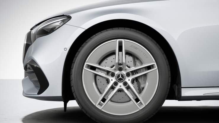 48,3 cm (19") AMG Leichtmetallräder im 5-Doppelspeichen-Design 1