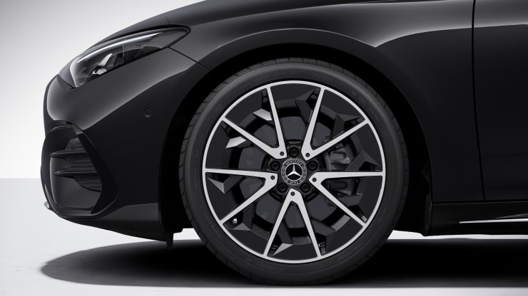 19" AMG Leichtmetallräder im 5-Doppelspeichen-Design Bild 1