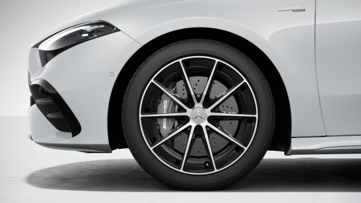 45,7 cm (18") AMG Leichtmetallräder im 10-Speichen-Design Bild 1