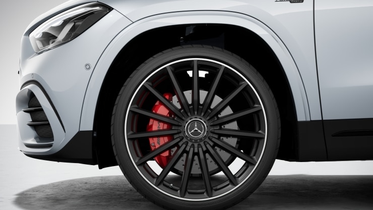 53,3 cm (21") AMG Leichtmetallräder im Vielspeichen-Design Bild 1