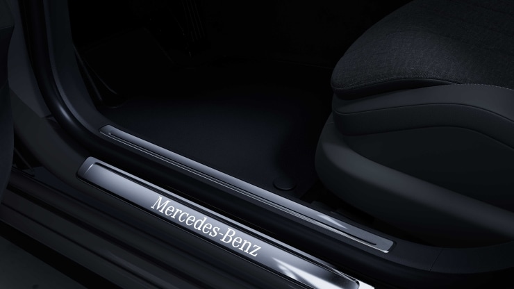 Baguettes de seuils de portes avant et arrière noires éclairées avec monogramme « Mercedes-Benz » 2