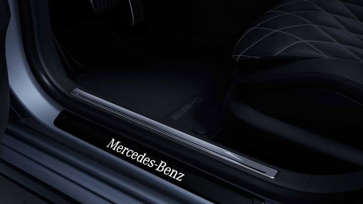 Baguettes de seuils de portes avant et arrière noires éclairées avec monogramme « Mercedes-Benz » 4