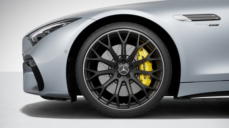 53,3 cm (21") AMG Leichtmetallräder im Vielspeichen-Design Bild 1