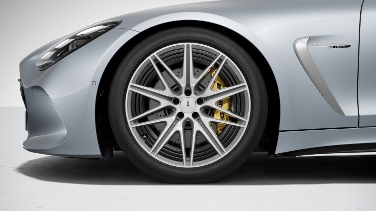 50,8 cm (20") AMG Leichtmetallräder im 10-Doppelspeichen-Design Bild 1