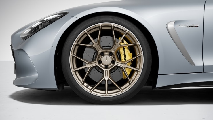 53,3 cm (21") AMG Schmiederäder im Kreuzspeichen-Design in MANUFAKTUR Ausführung Bild 1
