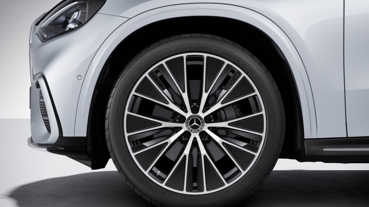 53,3 cm (21") AMG Leichtmetallräder im Y-Speichen-Design Bild 1