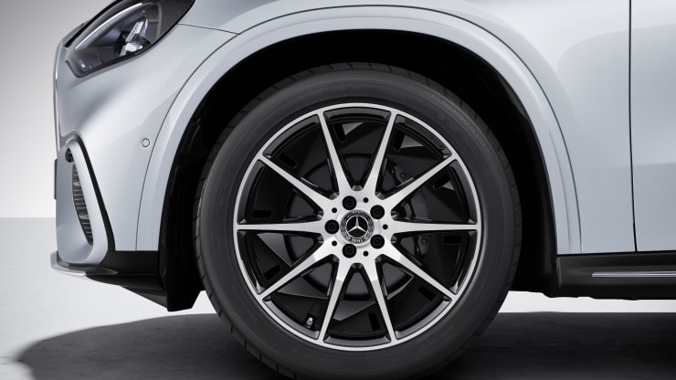 Jantes alliage AMG 50,8 cm (20") à 10 branches optimisées sur le plan aérodynamique, finition noir b Image 1