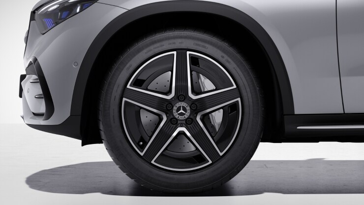 19" AMG Leichtmetallräder im 5-Speichen-Design 1