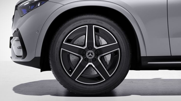 48,3 cm (19") AMG Leichtmetallräder im 5-Speichen-Design Bild 1