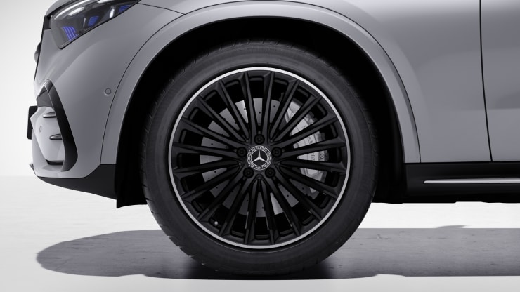 50,8 cm (20") AMG Leichtmetallräder im Vielspeichen-Design Bild 1