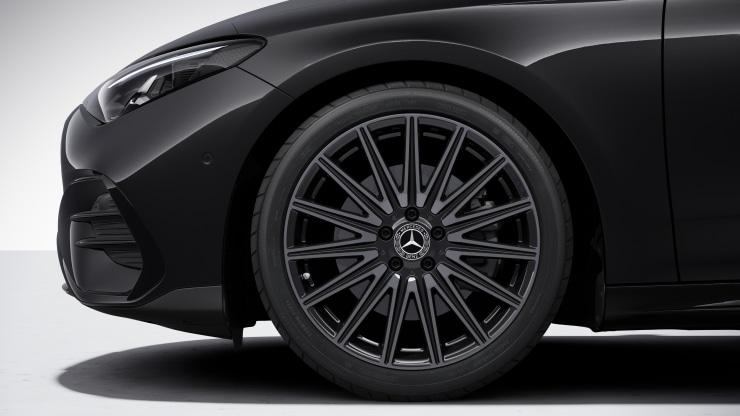 19" AMG Leichtmetallräder im Vielspeichen-Design 1