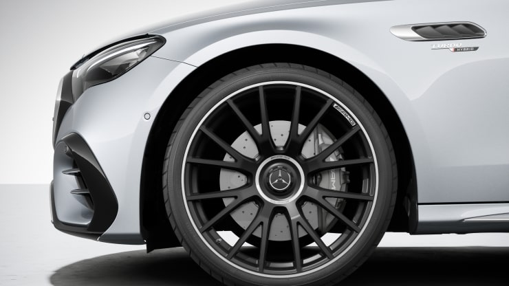 53,3 cm (21") AMG Schmiederäder im Kreuzspeichen-Design Bild 1