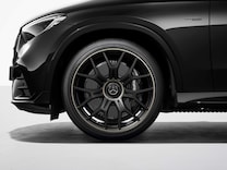 Mercedes-AMG GLC Brzdové strmene nalakované načierno pre vysokovýkonnú kompozitnú brzdovú sústavu AMG