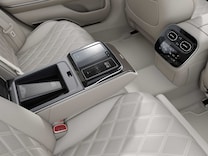 S-Class Saloon Long Wireless charging system for mobile devices in the rear