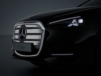 Trieda C sedan Ikonická maska chladiča Mercedes-Benz s osvetleným panelom