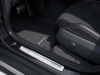 Mercedes-AMG GLC Listones de umbral AMG con distintivo «AMG», iluminados y con cubiertas intercambiables
