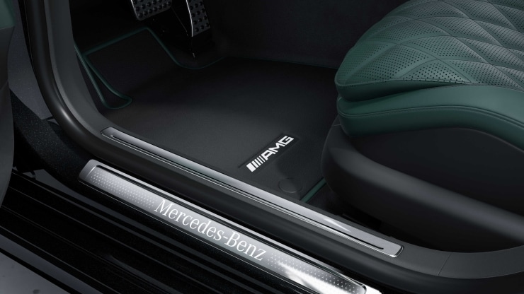 MANUFAKTUR Fußmatten Hochflor mit gesticktem AMG Schriftzug Bild 1