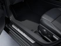 Classe A Limousine compacta Embaladeiras das portas iluminadas com lettering "AMG"