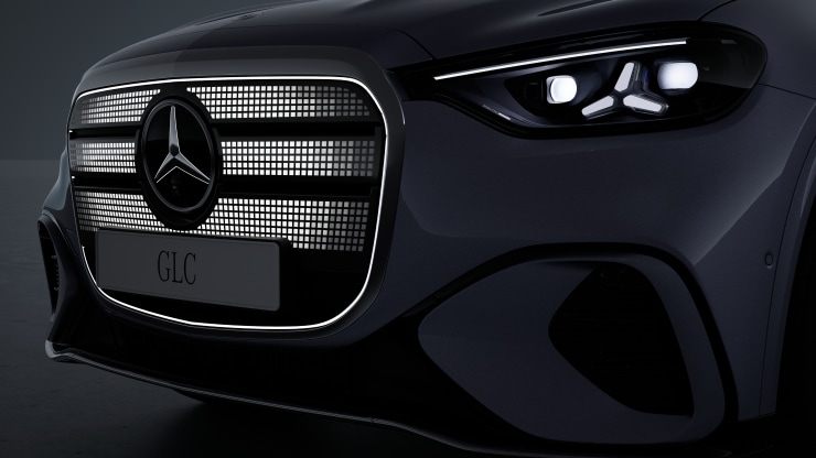 Mercedes-Benz ikonischer Grill mit beleuchtetem Panel Bild 1